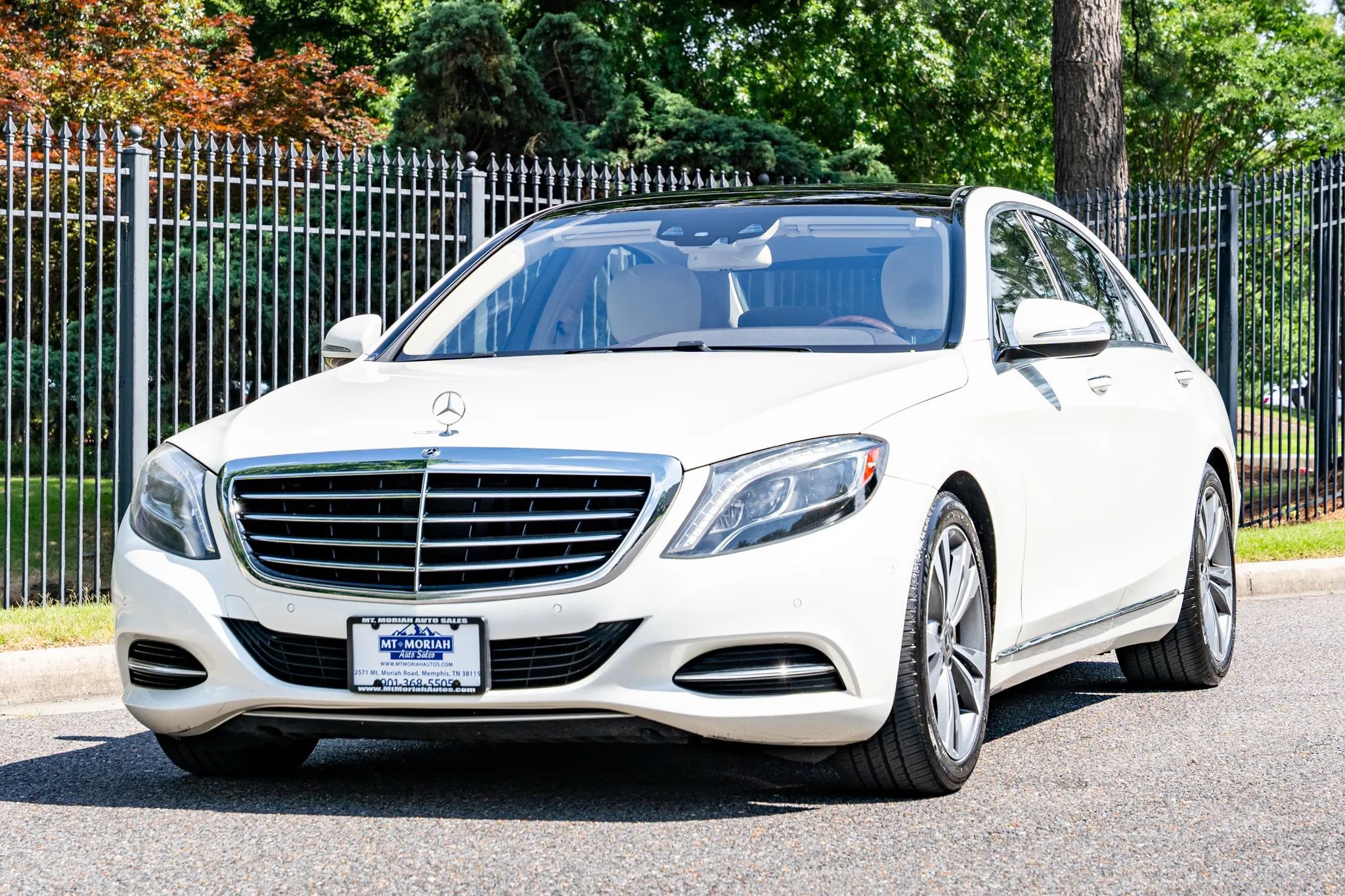Used 2017 Mercedes-Benz S 550 4MATIC Sedan image 2