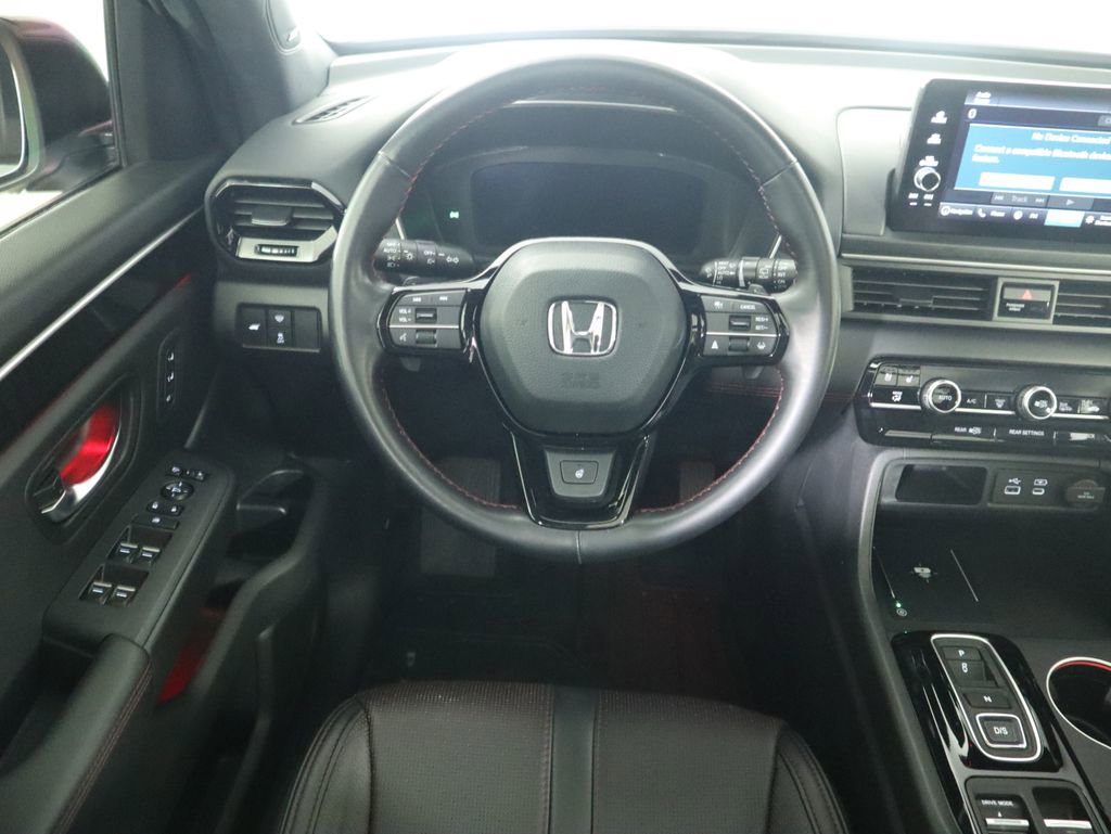 Used 2025 Honda Pilot Black Edition image 10