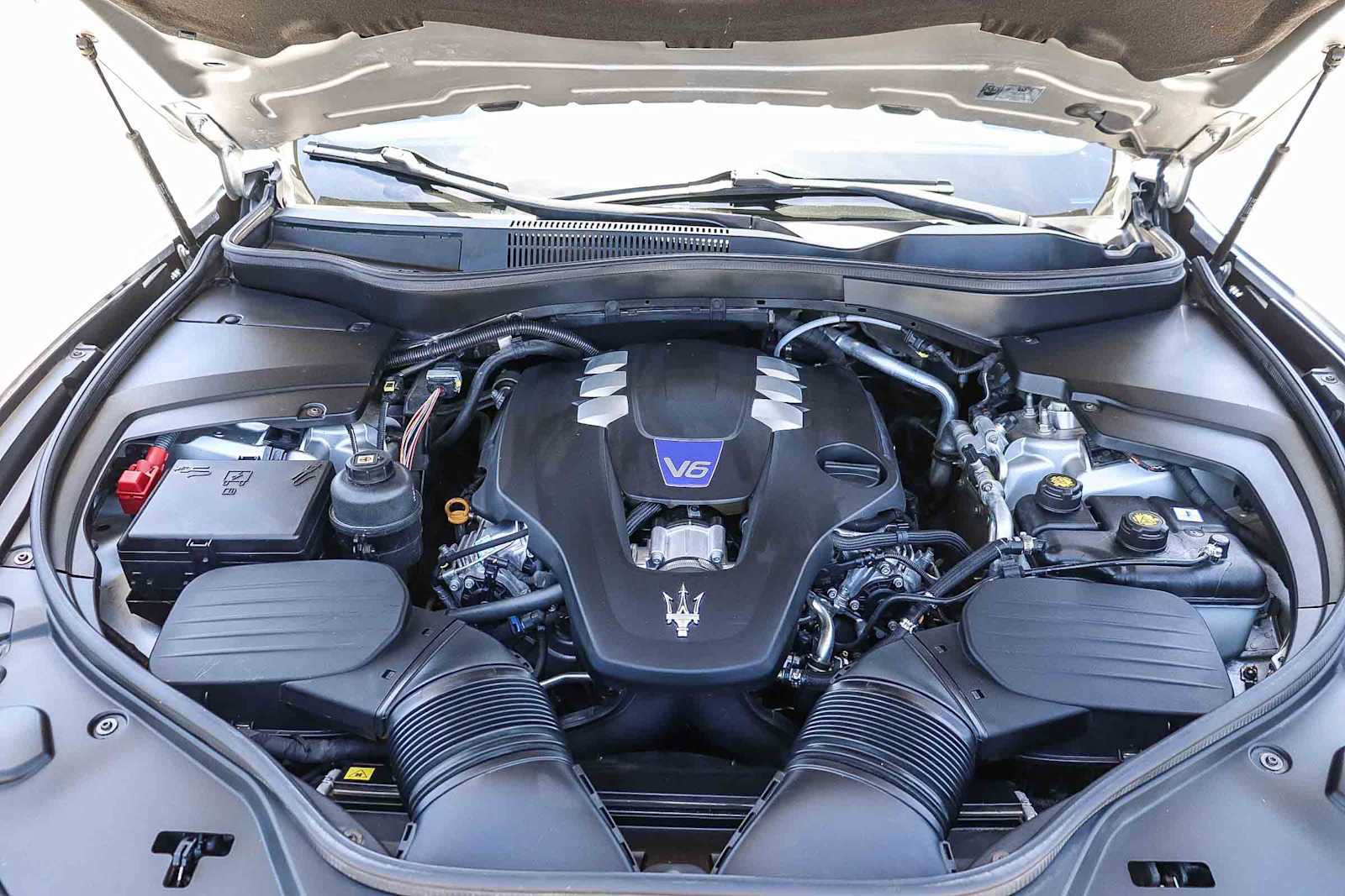 Used 2017 Maserati Levante S AWD/4WD image 35
