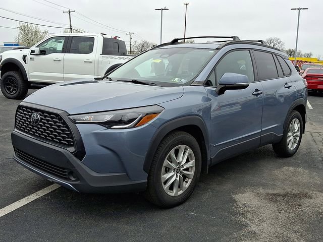 Used 2023 Toyota Corolla Cross LE w/ Moonroof Package image 3