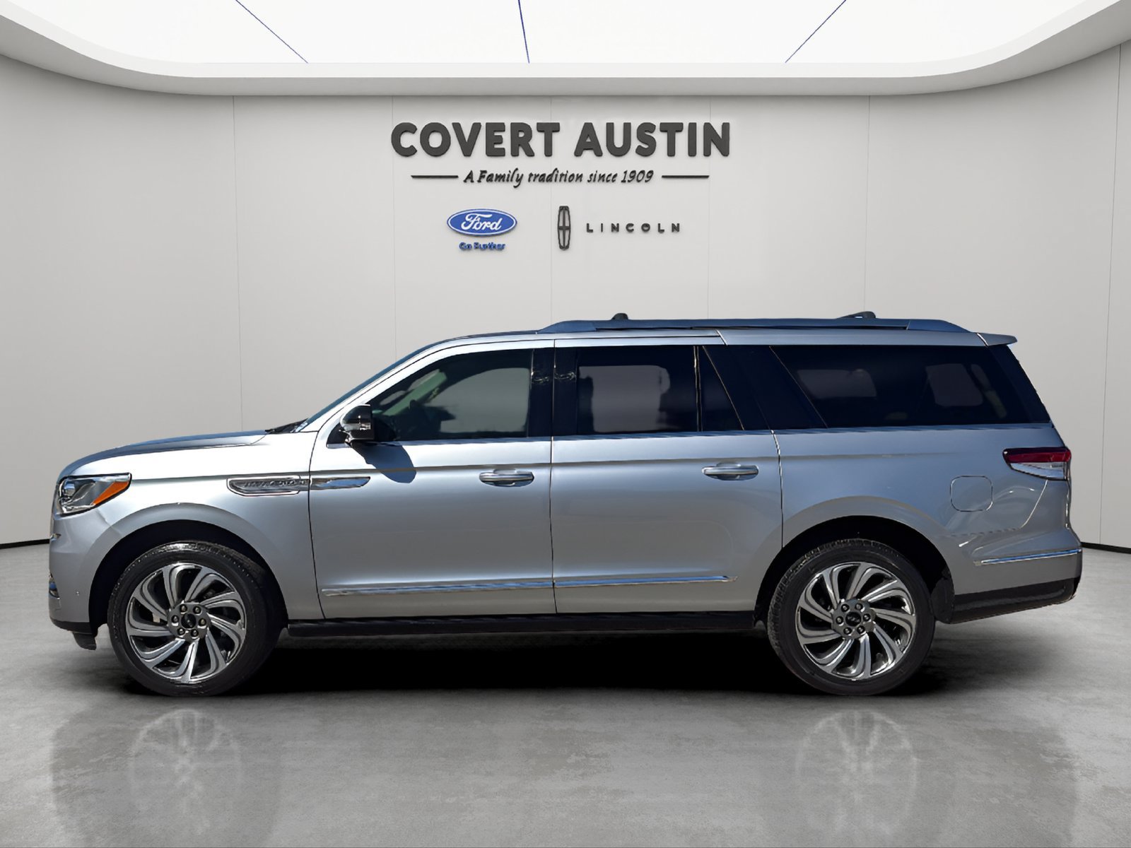 Certified 2023 Lincoln Navigator L Reserve AWD/4WD image 2