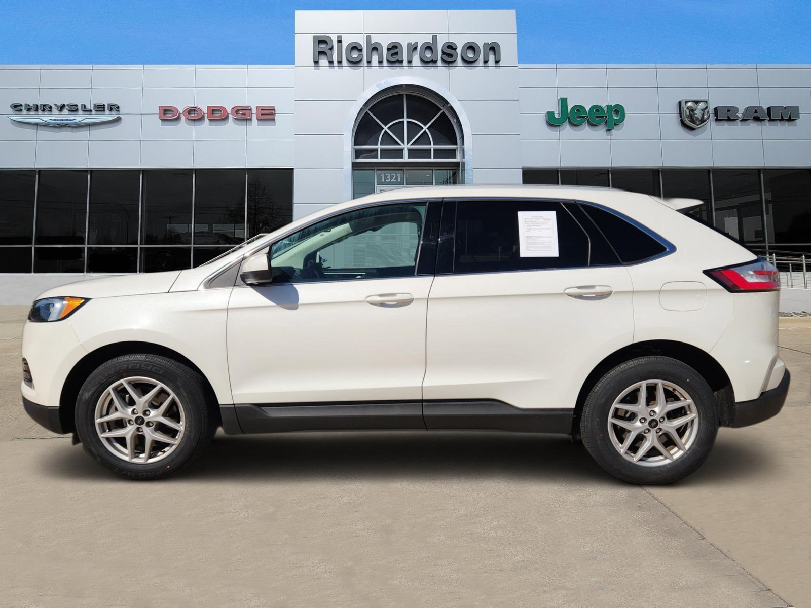 Used 2023 Ford Edge SEL w/ Convenience Package AWD/4WD image 3