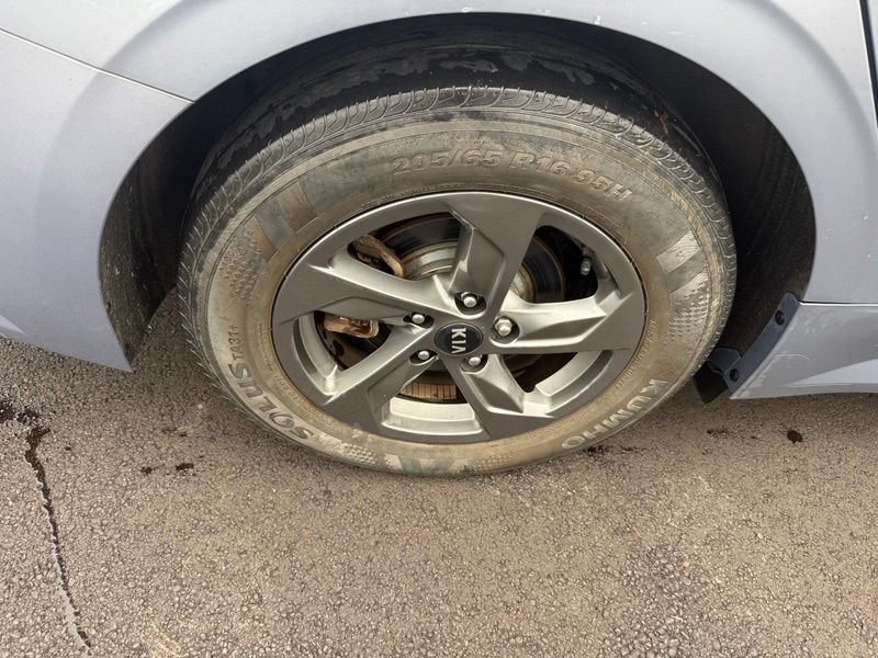 Used 2021 Kia K5 LXS FWD image 16