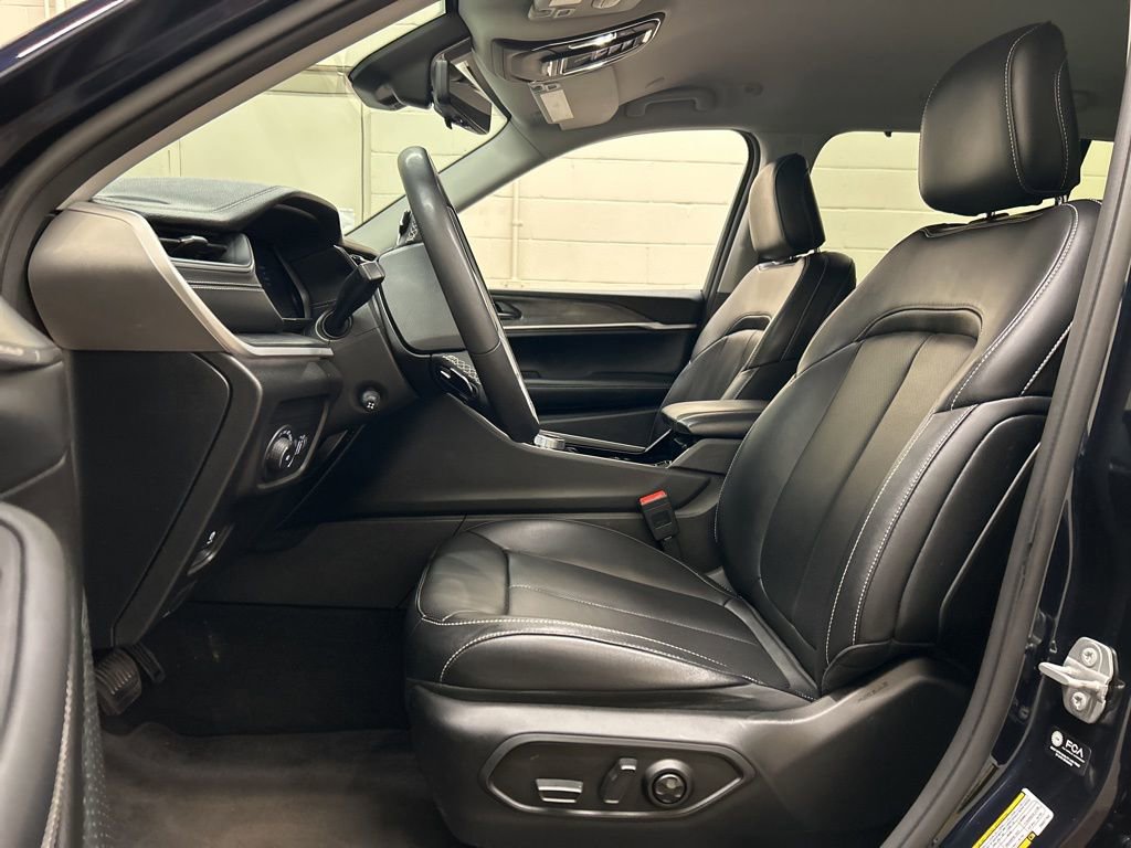 Used 2023 Jeep Grand Cherokee L Limited w/ Luxury Tech Group II image 7