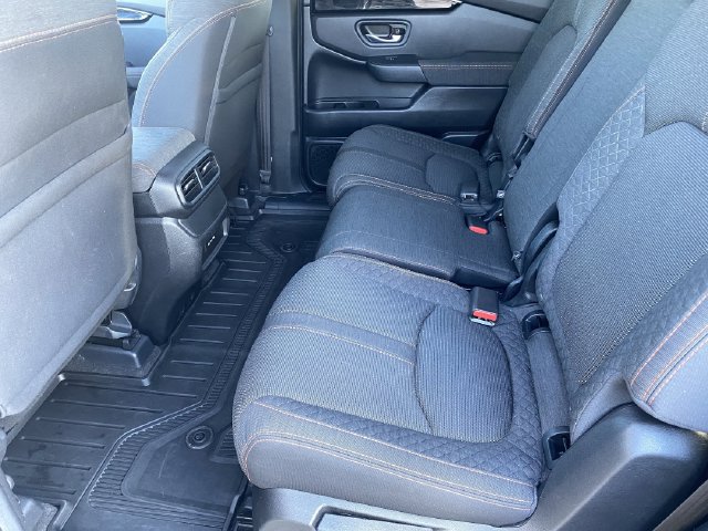 Used 2025 Honda Pilot Sport image 17