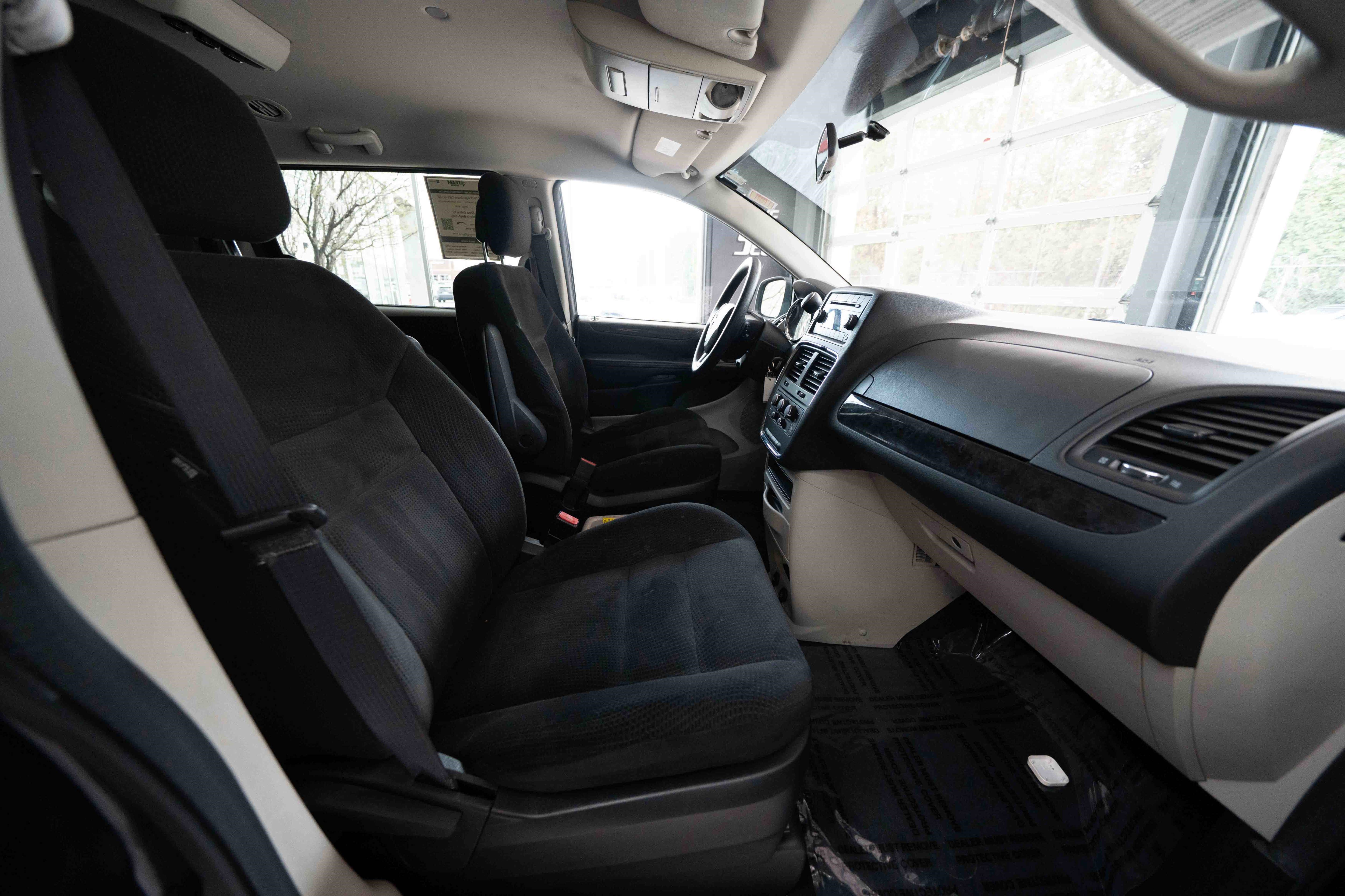 Used 2016 Dodge Grand Caravan SE w/ Quick Order Package 29E SE image 26