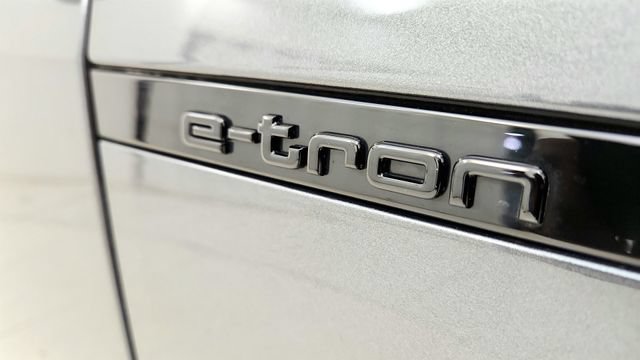 Used 2024 Audi Q8 e-tron Prestige AWD/4WD image 31