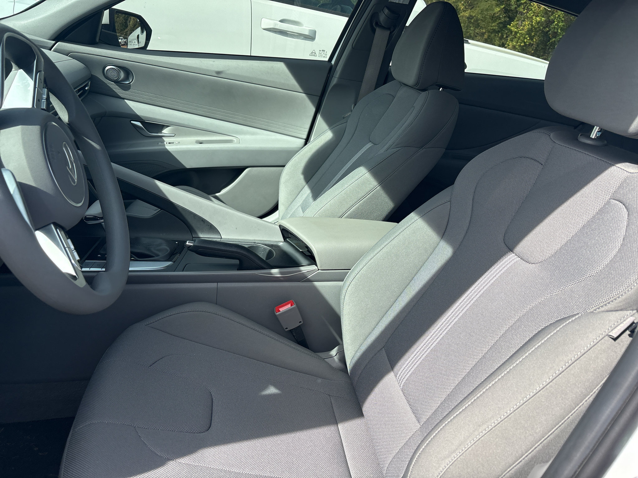Used 2026 Hyundai Elantra SE FWD image 3