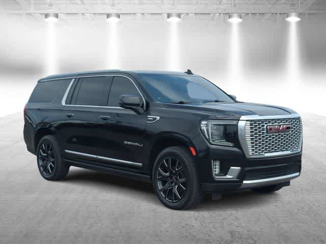 Used 2021 GMC Yukon XL Denali w/ Denali Premium Package AWD/4WD image 2