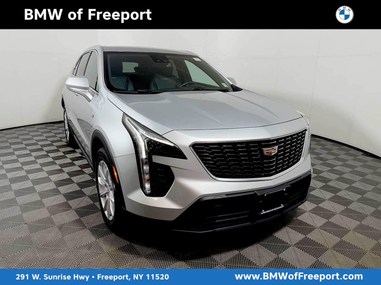 Used 2022 Cadillac XT4 Luxury w/ Cold Weather Package AWD/4WD image 1