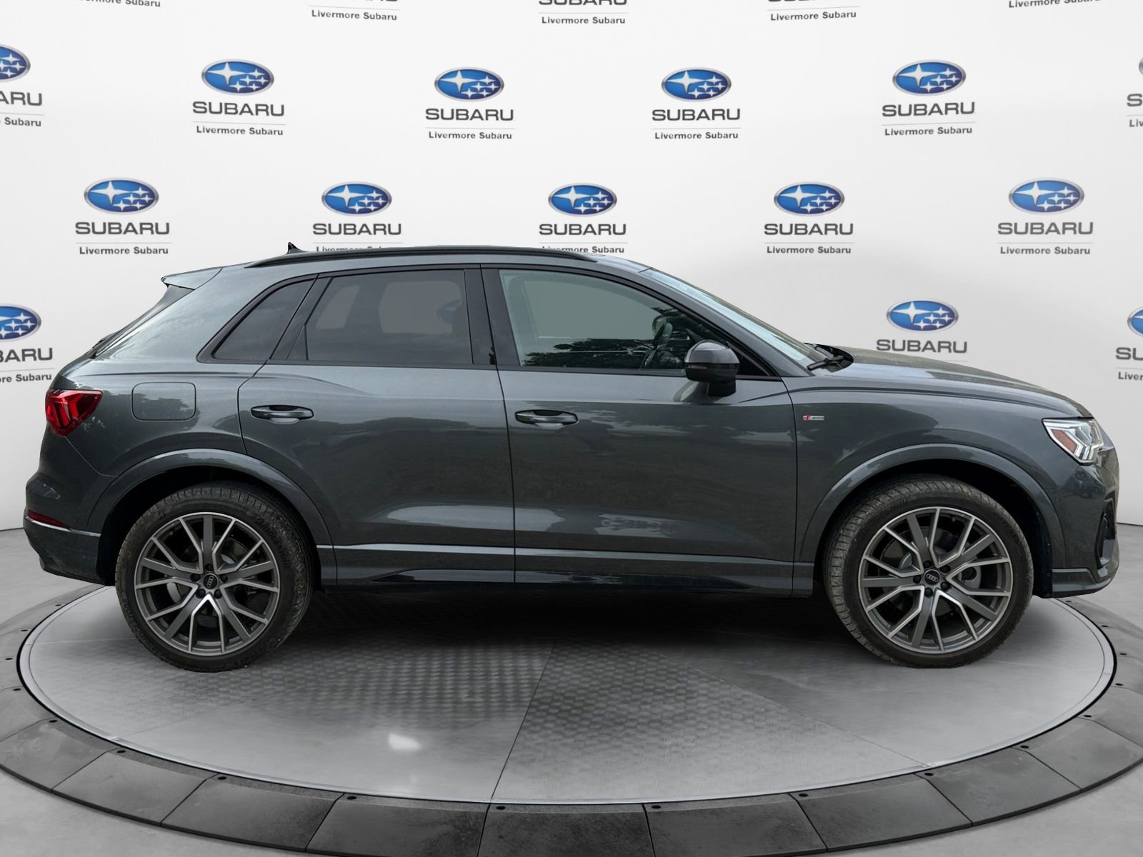 Used 2025 Audi Q3 2.0T Premium Plus w/ Premium Plus Package AWD/4WD image 3