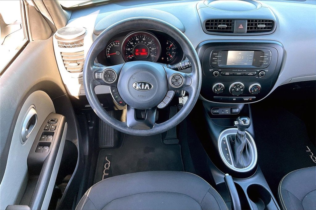 Used 2016 Kia Soul + image 4