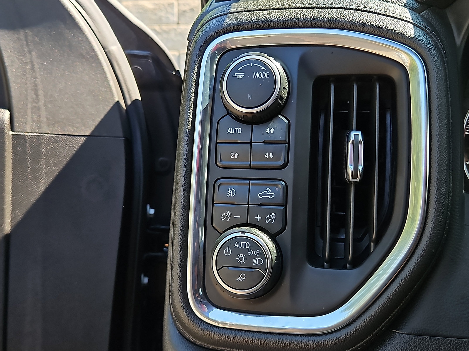 Used 2021 Chevrolet Silverado 1500 LT Trail Boss w/ Convenience Package II AWD/4WD image 25