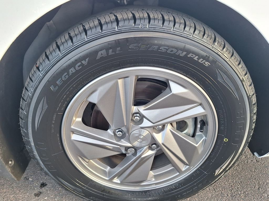 Certified 2025 Hyundai Elantra SE image 26