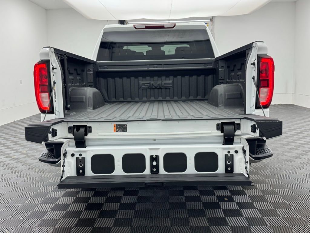 Used 2025 GMC Sierra 1500 SLE image 9