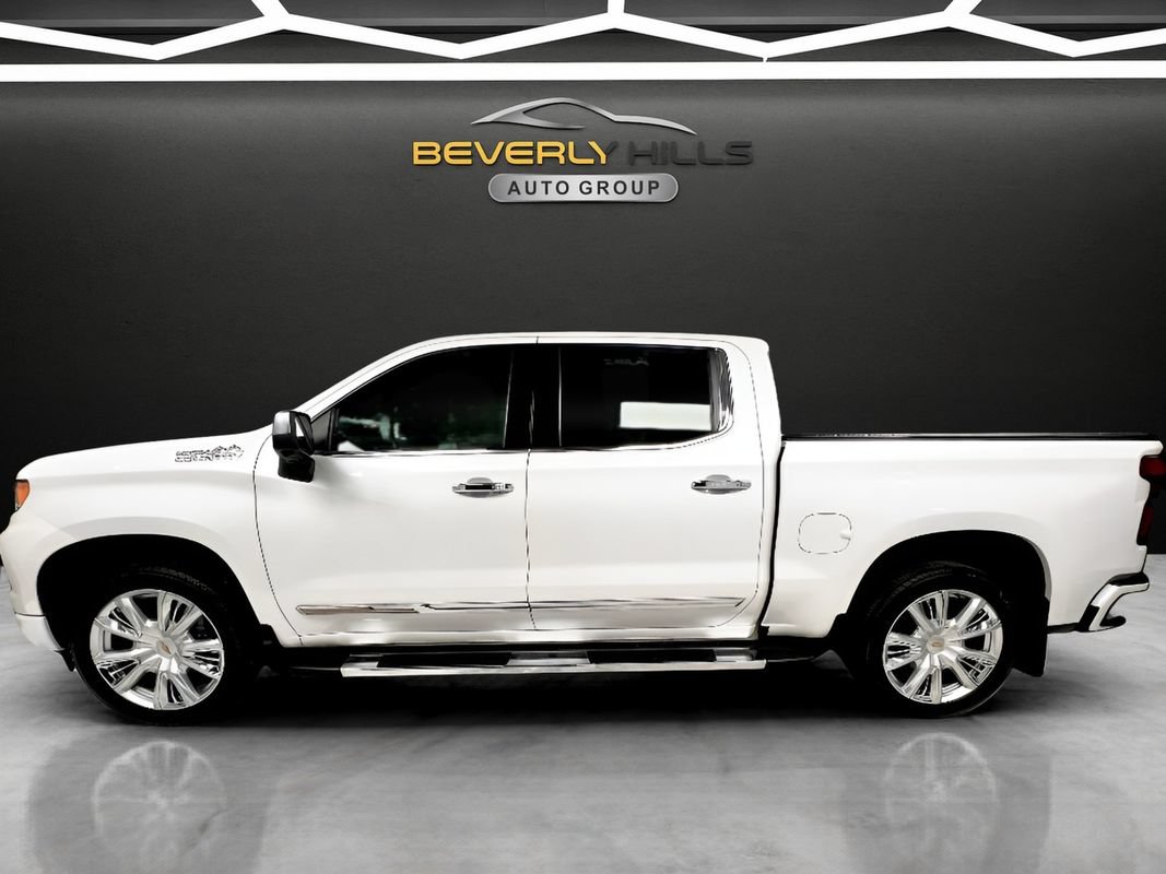 Used 2022 Chevrolet Silverado 1500 High Country w/ High Country Premium Package AWD/4WD image 2