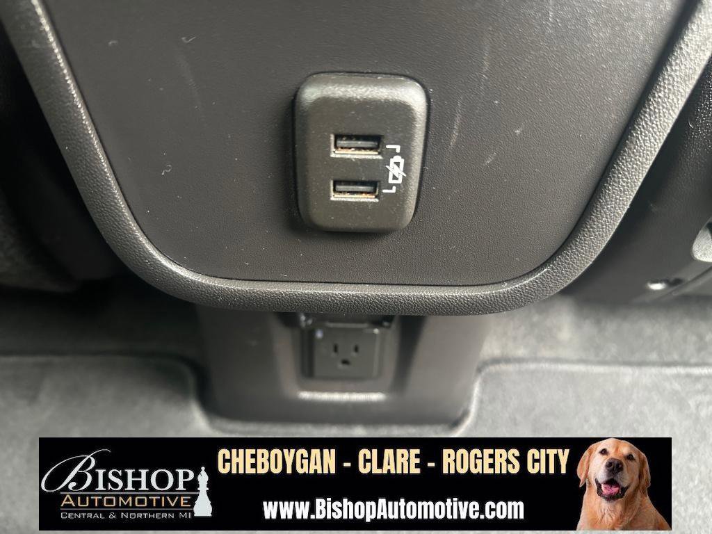 Used 2024 GMC Terrain SLT image 27