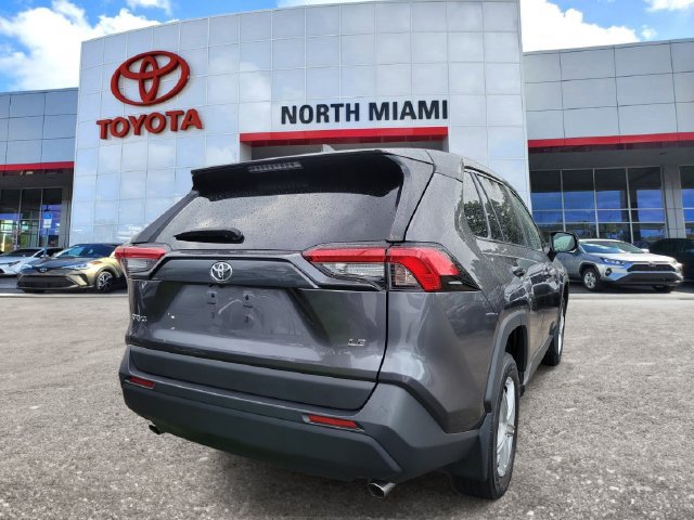 Used 2024 Toyota RAV4 LE FWD image 4