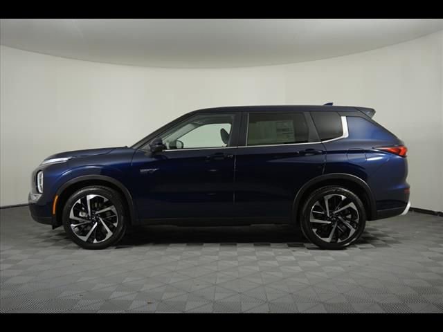 Used 2025 Mitsubishi Outlander SE image 4