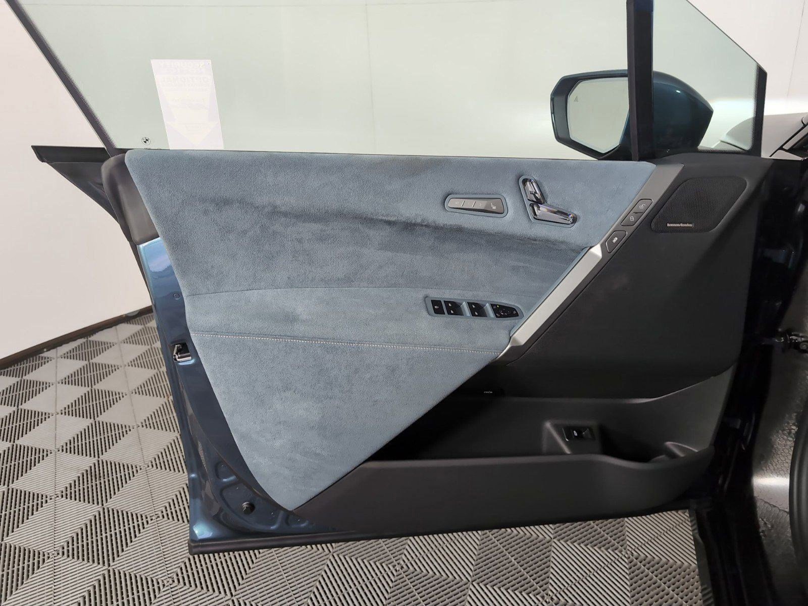 Used 2025 BMW iX xDrive50 w/ Premium Package image 20