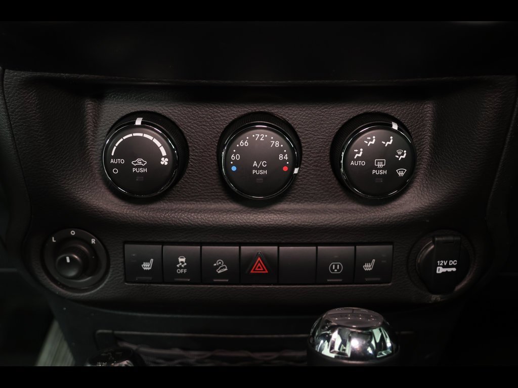 Used 2018 Jeep Wrangler Unlimited Sahara image 12