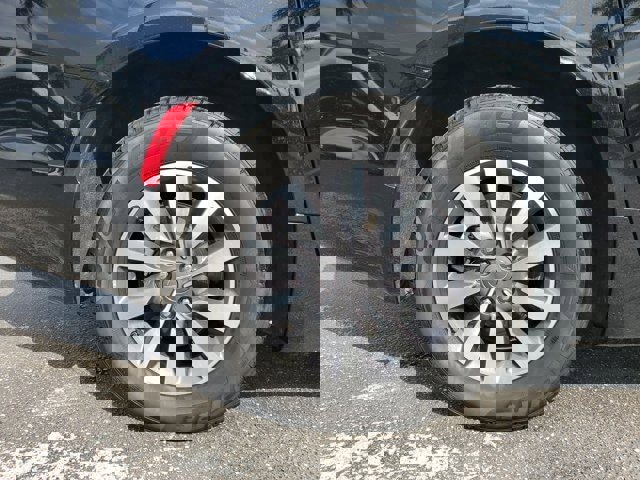 Used 2024 Chrysler Pacifica Select image 5