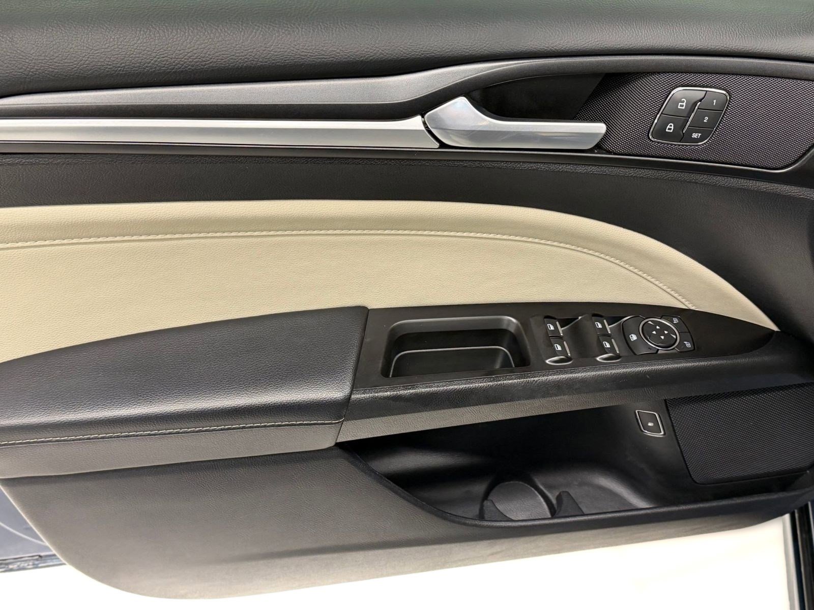 Used 2018 Ford Fusion Titanium image 11