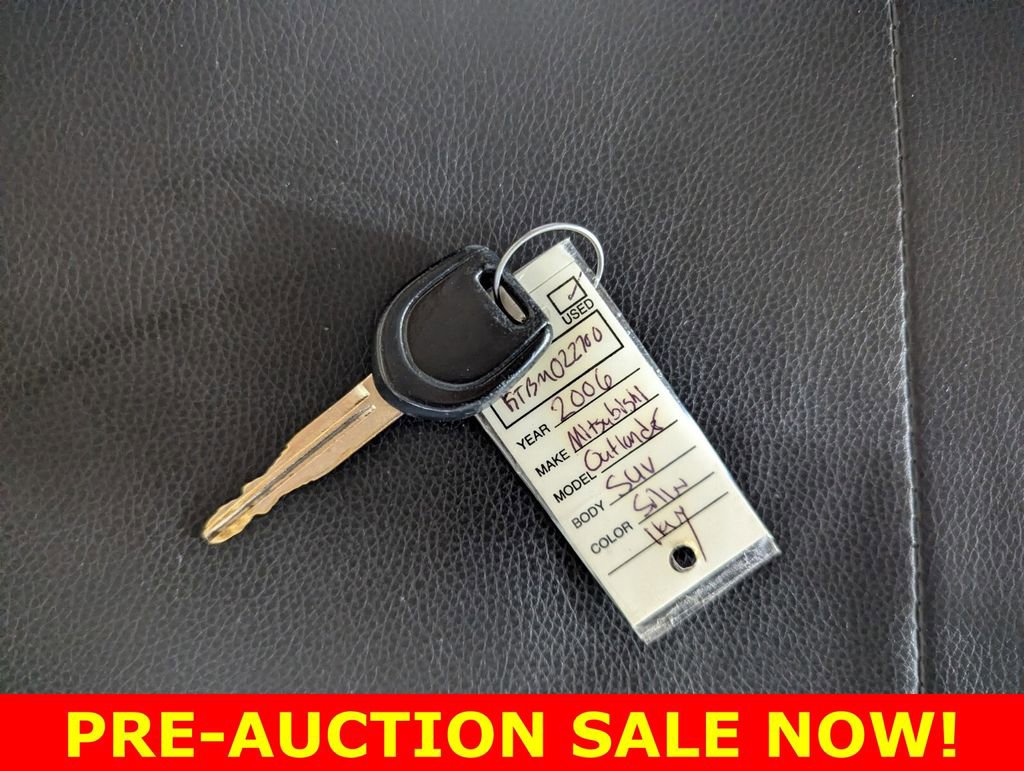 Used 2006 Mitsubishi Outlander SE FWD image 23