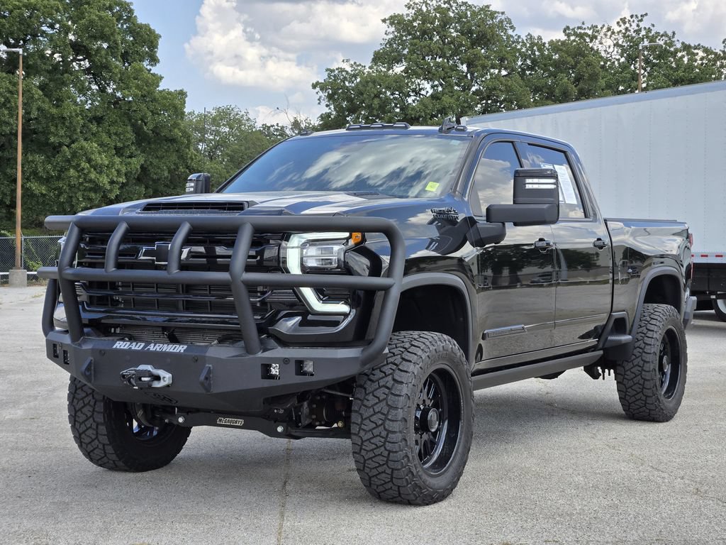 Used 2025 Chevrolet Silverado 3500 High Country w/ High Country Premium Package AWD/4WD image 3