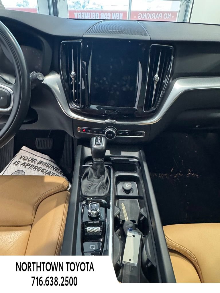 Used 2019 Volvo XC60 T5 Momentum w/ Multimedia Package AWD/4WD image 21