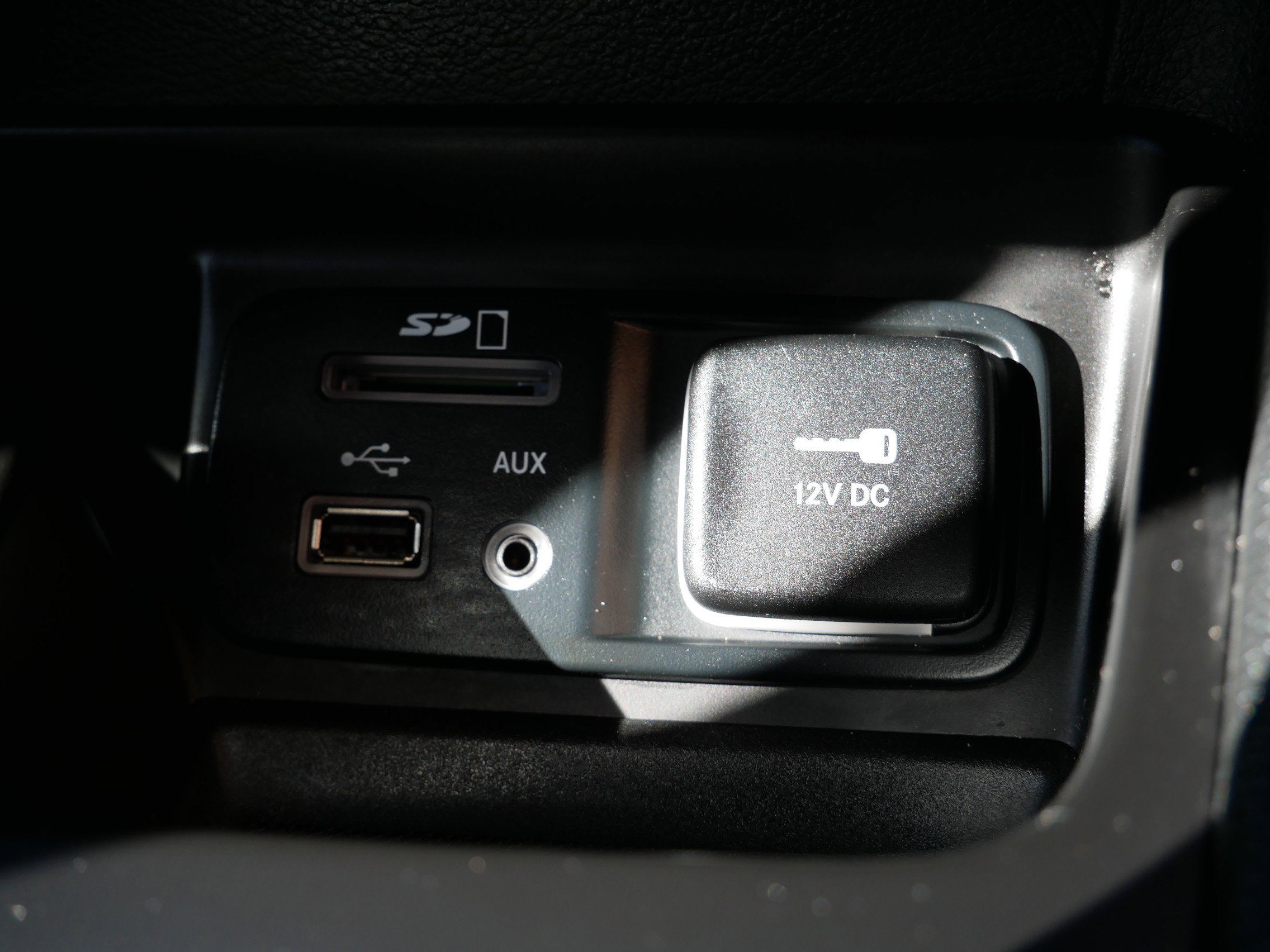 Used 2018 Jeep Cherokee Trailhawk w/ Cold Weather Group image 23