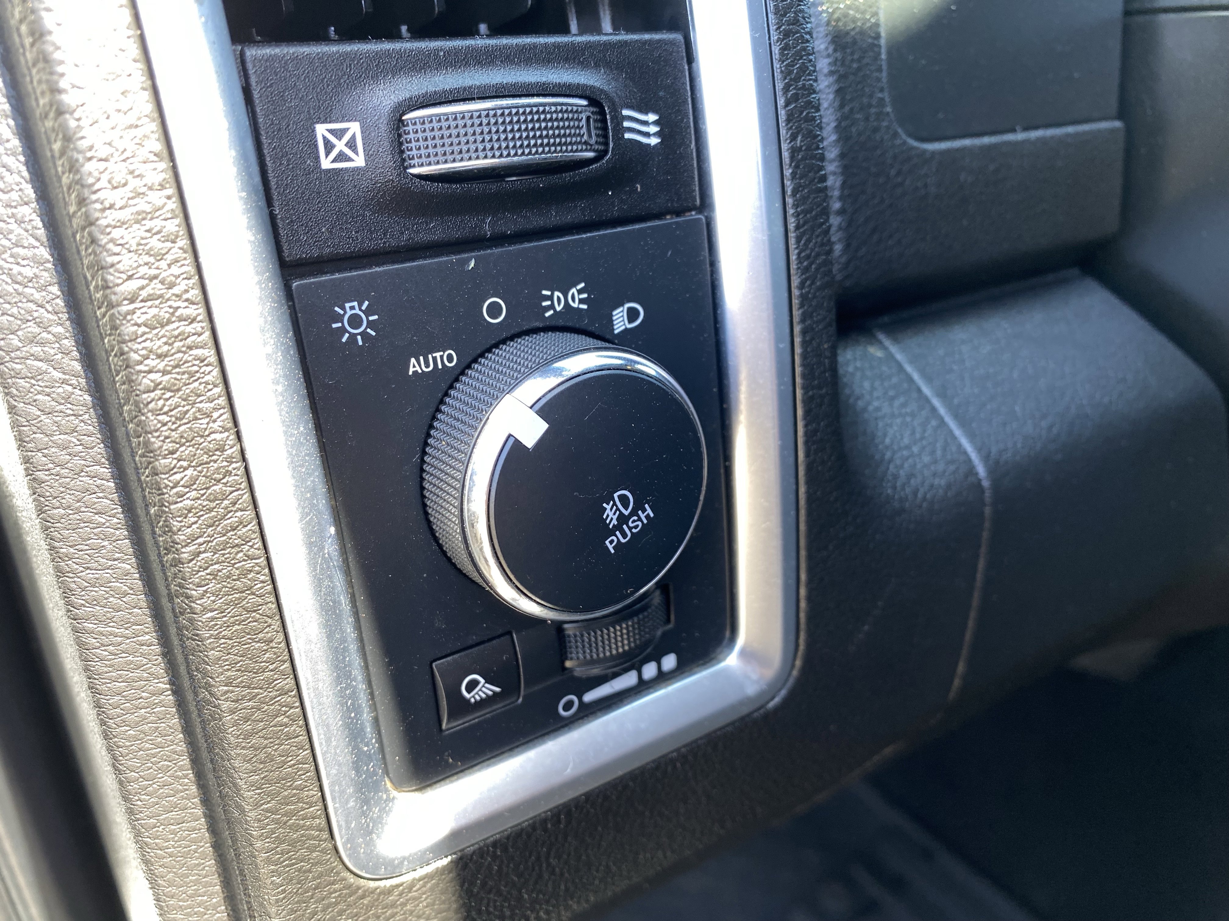 Used 2022 RAM 1500 Classic Warlock w/ Electronics Group AWD/4WD image 19