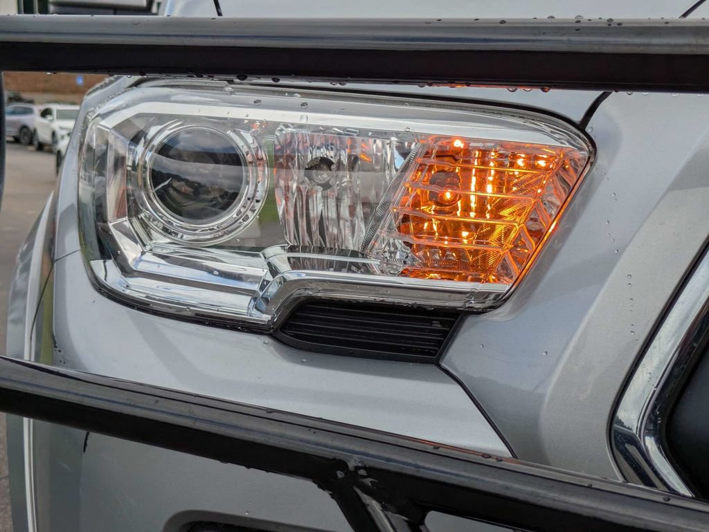 Used 2021 Toyota Tacoma SR5 RWD image 10