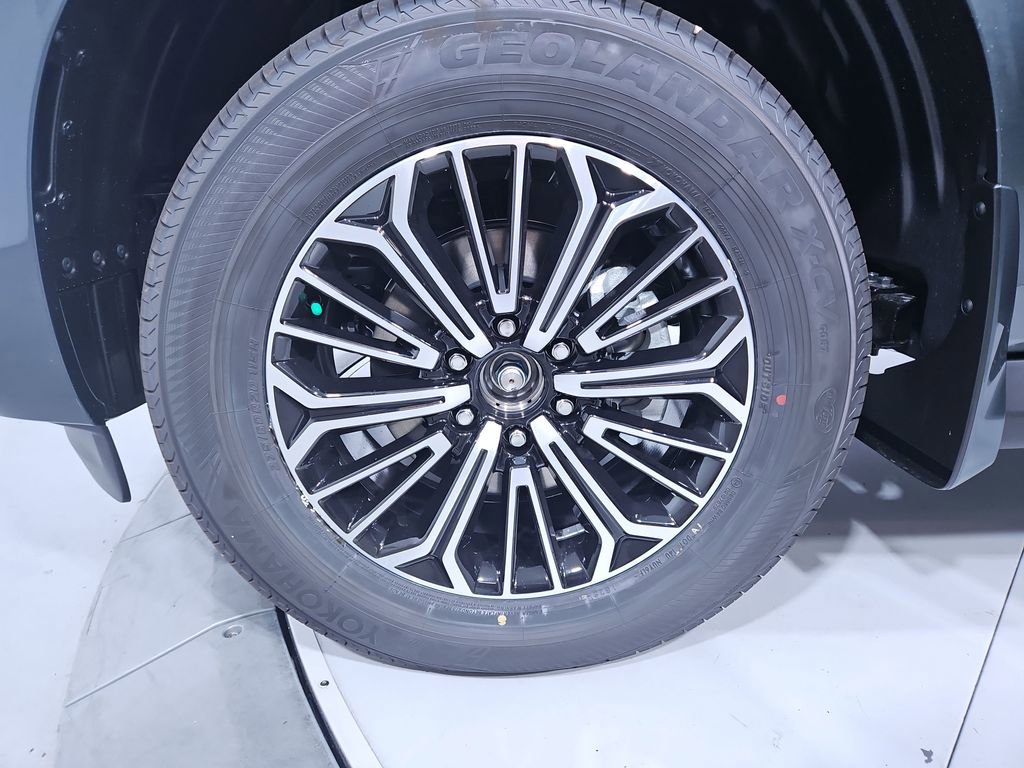 New 2026 Nissan Armada SL w/ Captain's Chari Seat Package image 27