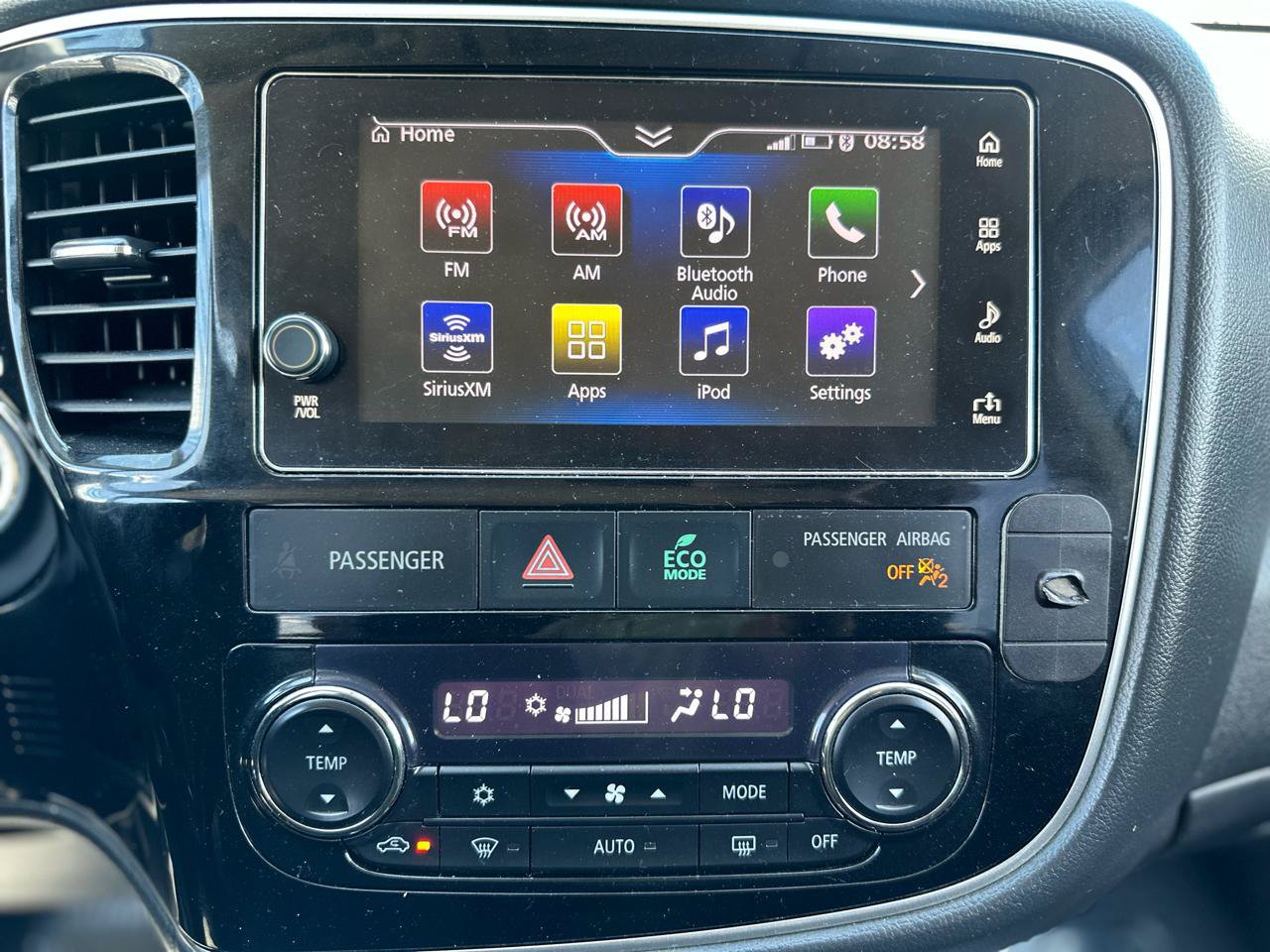 Used 2017 Mitsubishi Outlander SE AWD/4WD image 11