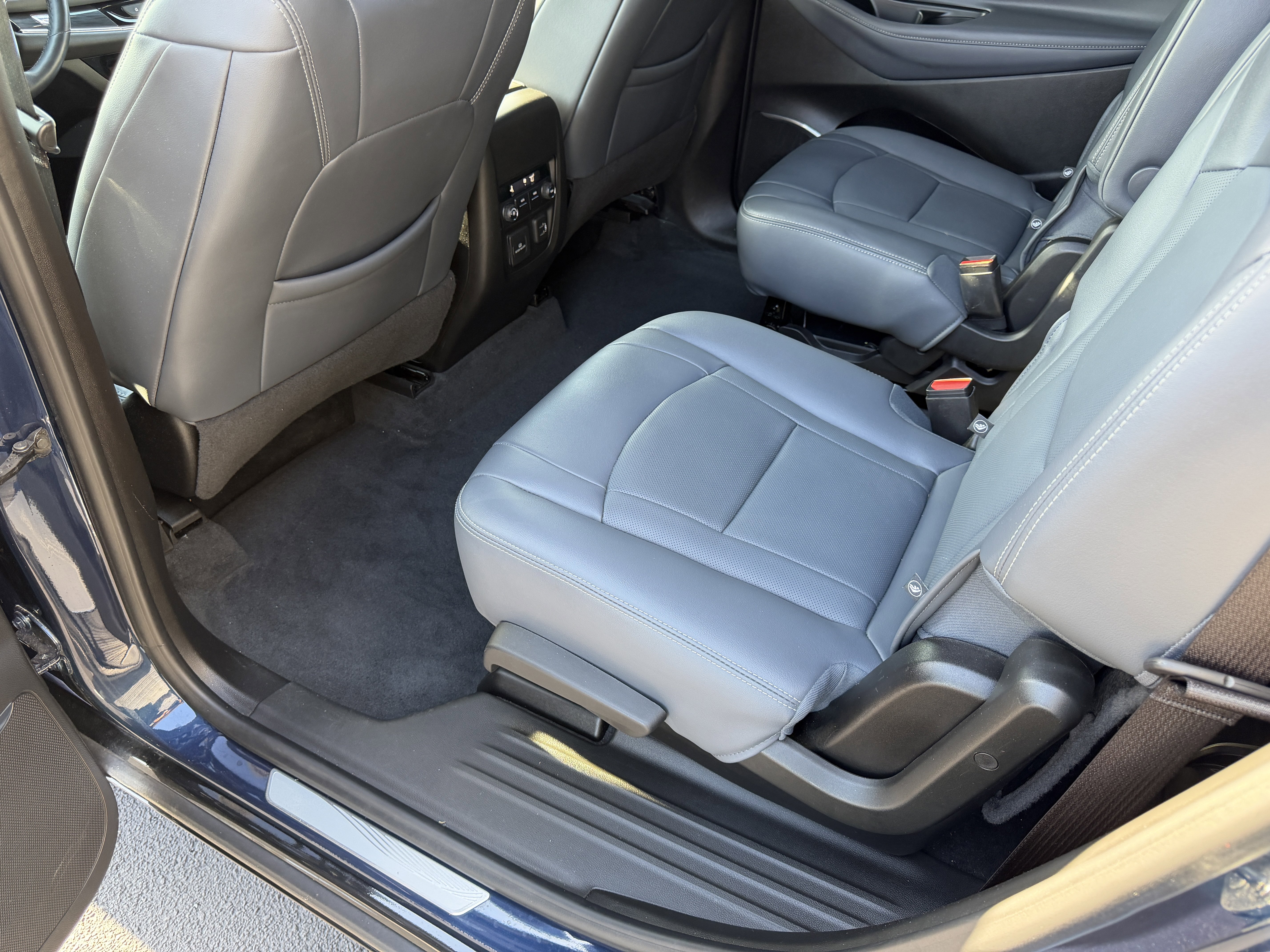 Used 2023 Buick Enclave Essence w/ Experience Buick Package FWD image 15