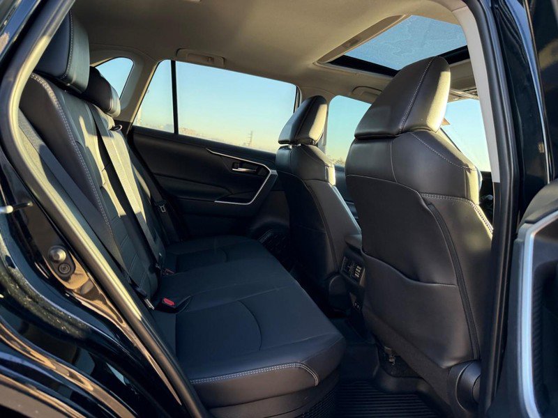 Used 2021 Toyota RAV4 XLE Premium image 13