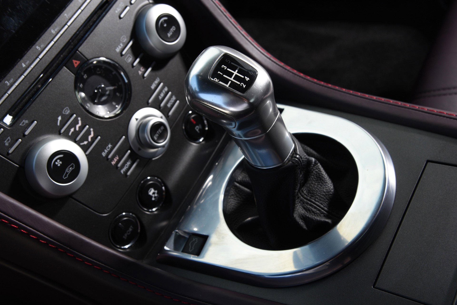 Used 2011 Aston Martin V12 Vantage Coupe RWD image 6