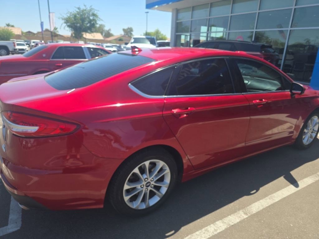 Used 2020 Ford Fusion SE FWD image 3