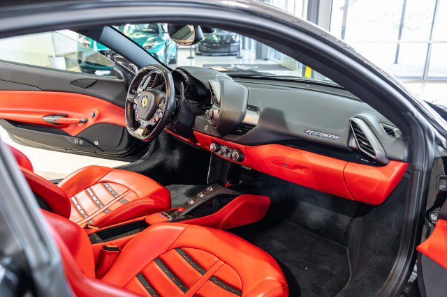 Used 2019 Ferrari 488 GTB RWD image 35