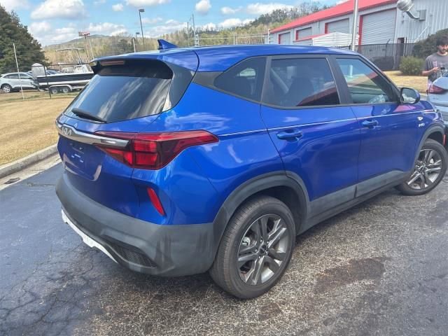 Used 2023 Kia Seltos LX image 4