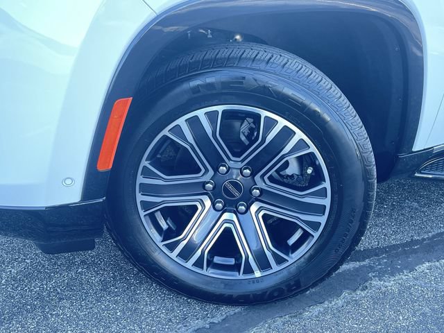Used 2025 Jeep Wagoneer Series II AWD/4WD image 33