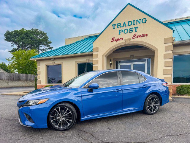 Used 2018 Toyota Camry SE FWD image 3