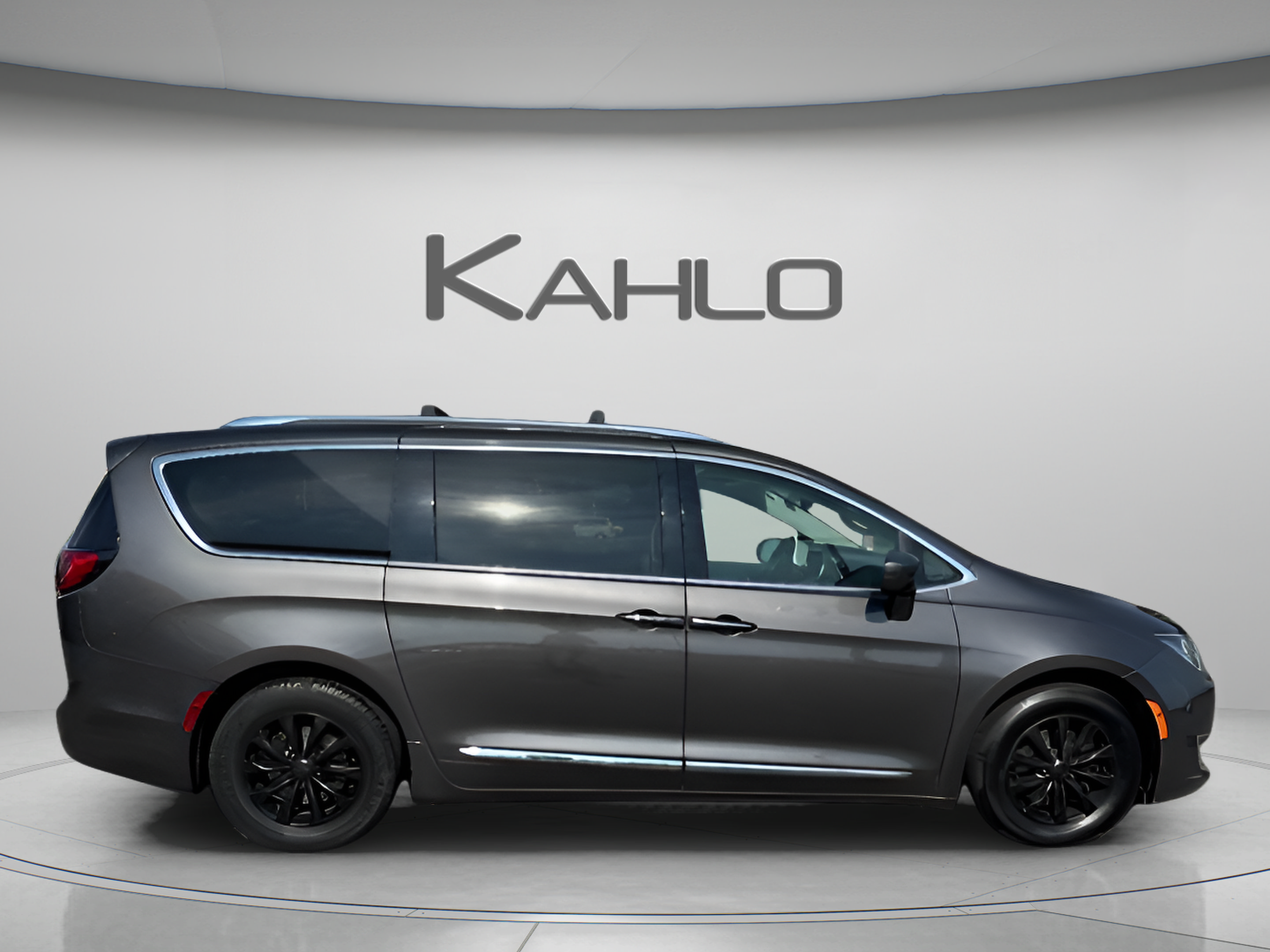 Used 2018 Chrysler Pacifica Touring-L Plus FWD image 5