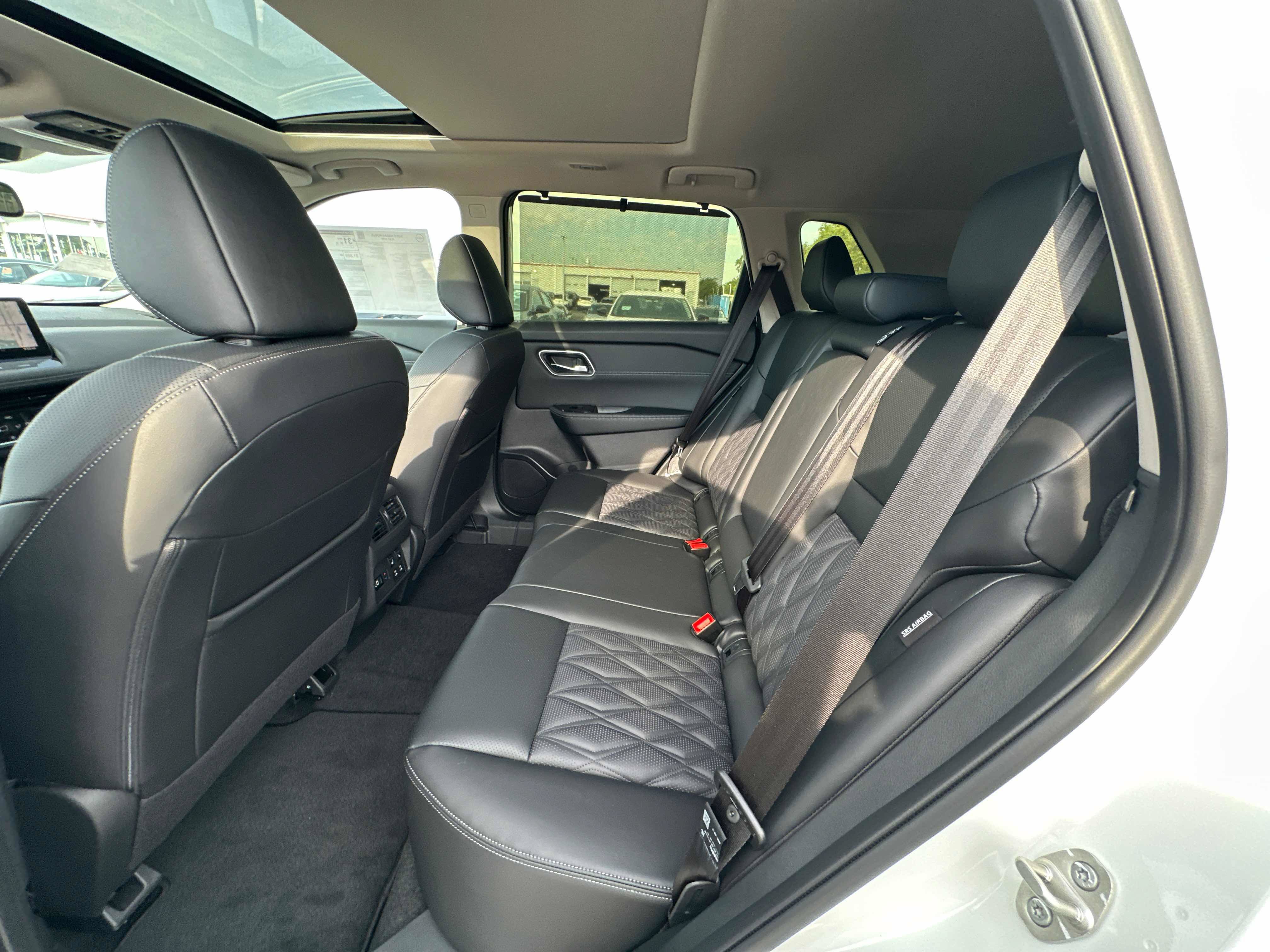 New 2026 Nissan Rogue Platinum w/ Platinum Premium Package AWD/4WD image 25