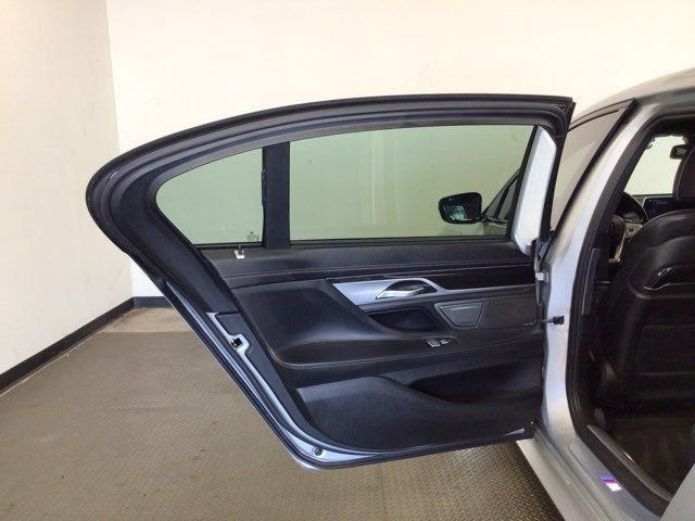 Used 2018 BMW 750i RWD image 18