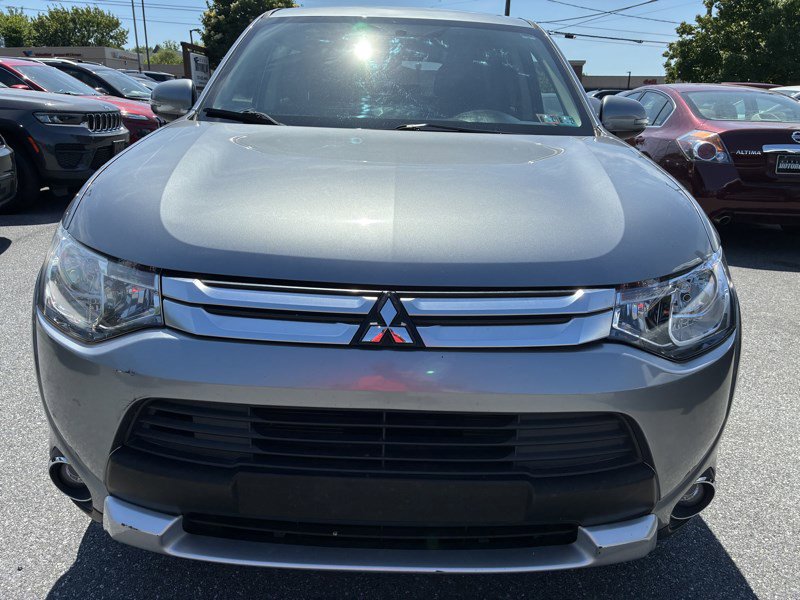 Used 2015 Mitsubishi Outlander SE FWD image 2