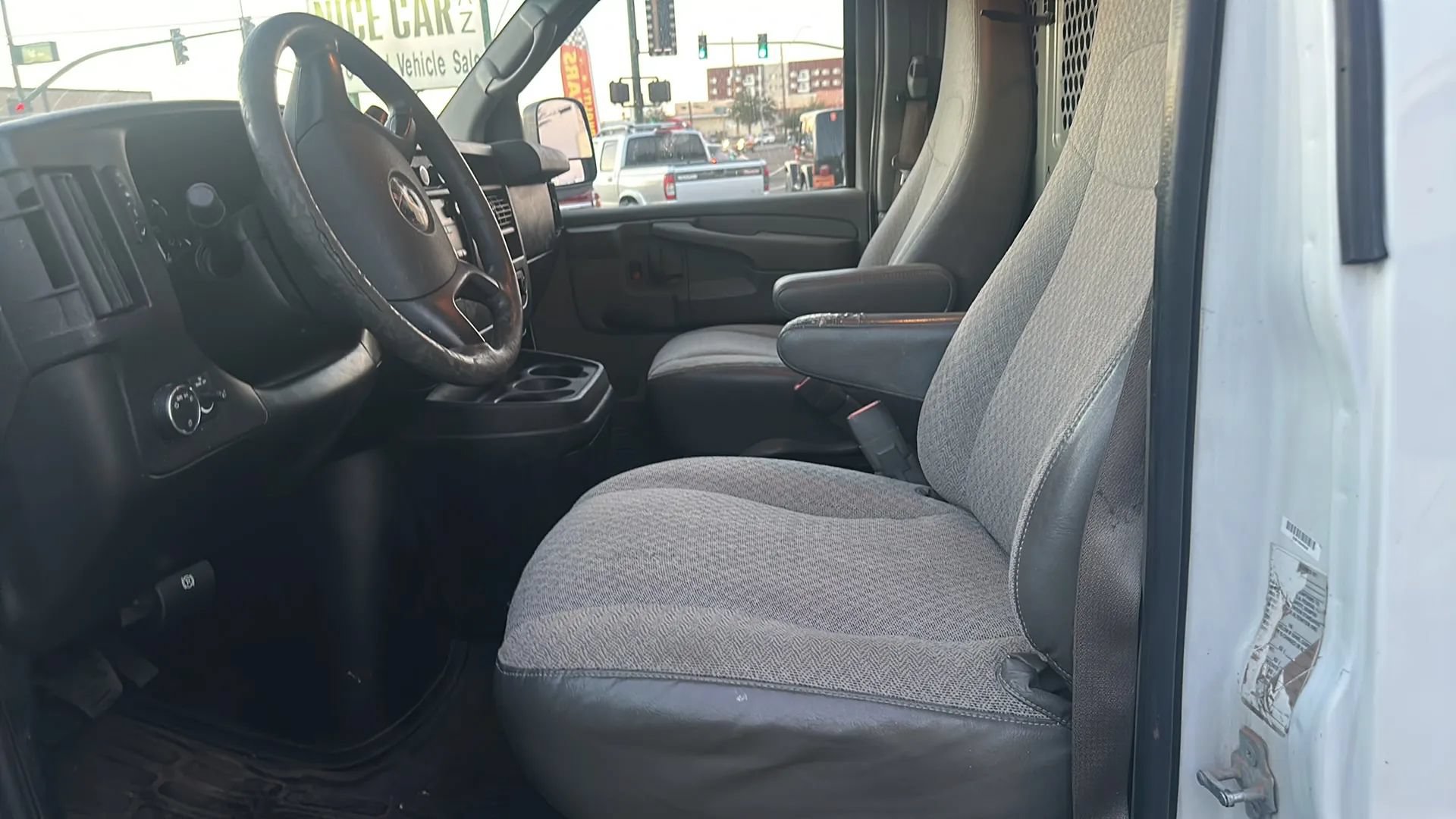 Used 2010 Chevrolet Express 2500 RWD image 14