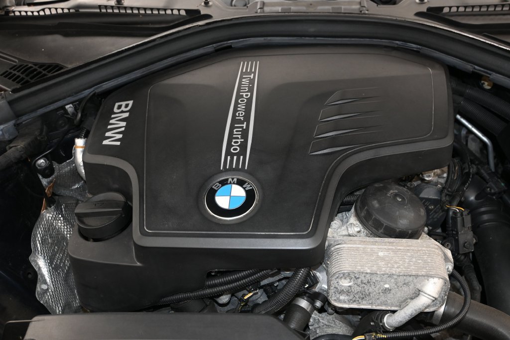 Used 2017 BMW 320i xDrive Sedan AWD/4WD image 31