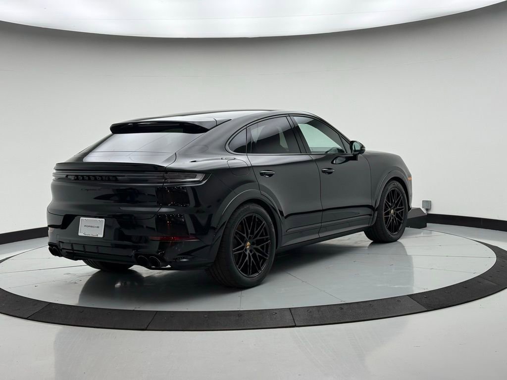 Used 2025 Porsche Cayenne S image 9
